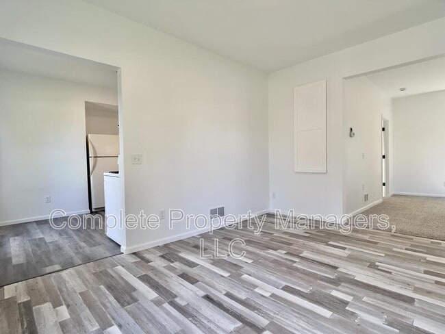 Building Photo - 247 E Fremont St