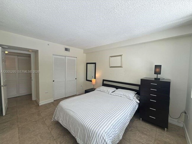 Building Photo - 1500 Bay Rd