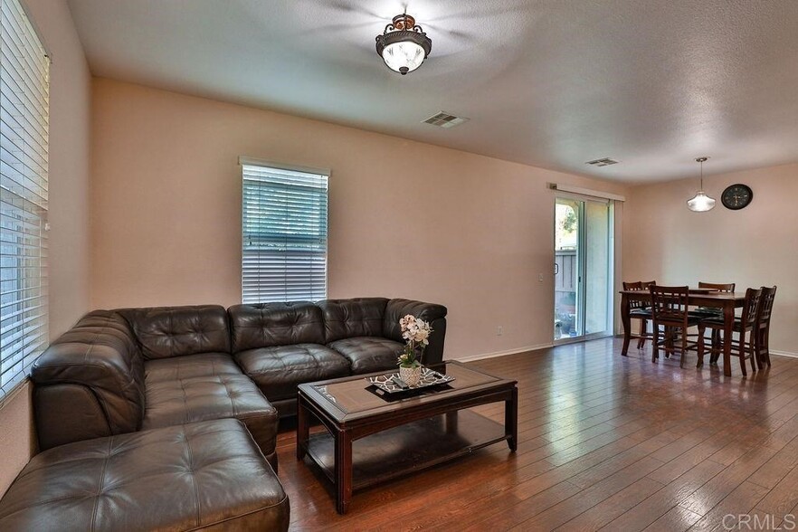 Building Photo - 425 S Meadowbrook Dr