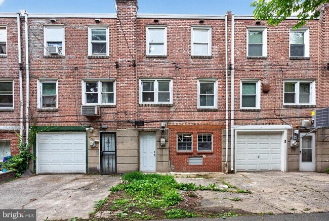 Building Photo - 125 W 21st St