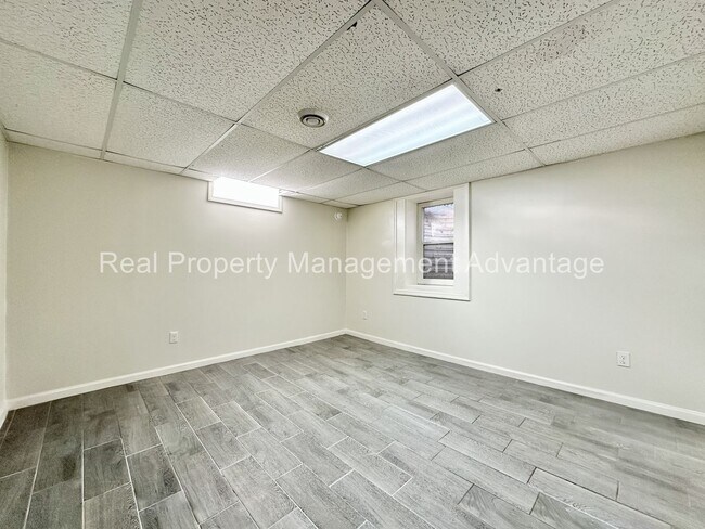 Building Photo - Charming 4-Bedroom Home with Spacious Backyard in Oak Park