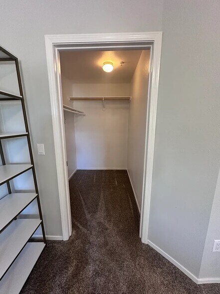 Building Photo - 6850 Sharlands Ave