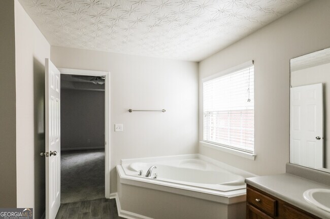 Building Photo - 477 Townsend Bend