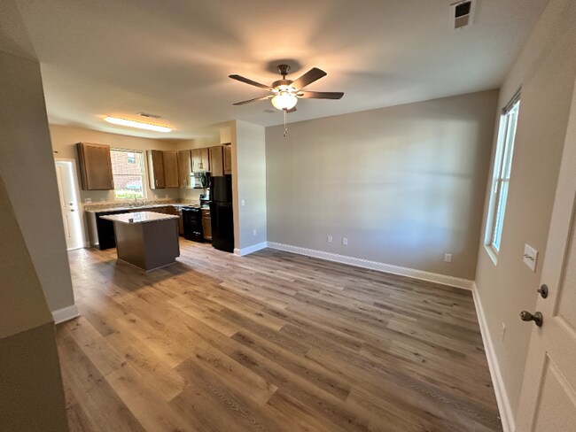 Building Photo - 300 Gardenview Ln