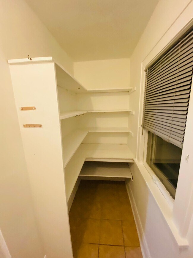 Building Photo - 1164 Cook Ave E