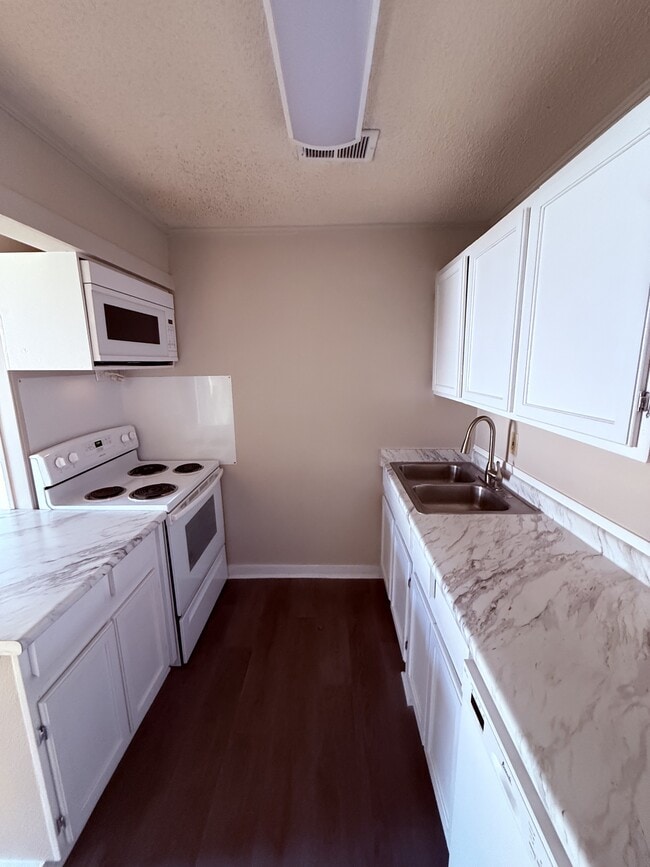 Building Photo - 724 McArthur Blvd