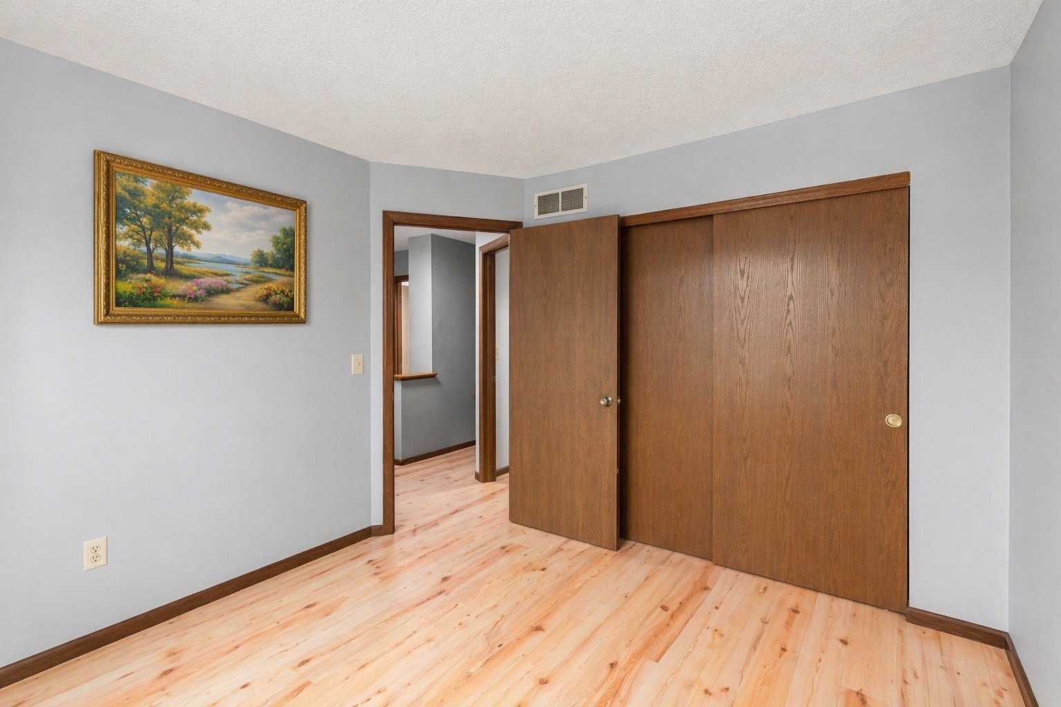 Building Photo - 8635 Oak Creek Dr