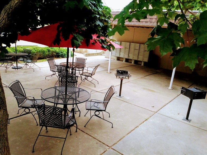 BBQ Area - Arbor Cove Apartments