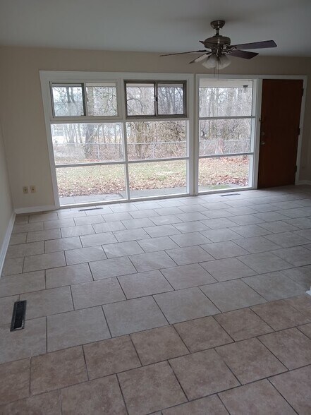 Building Photo - 1681 Brentwood Dr