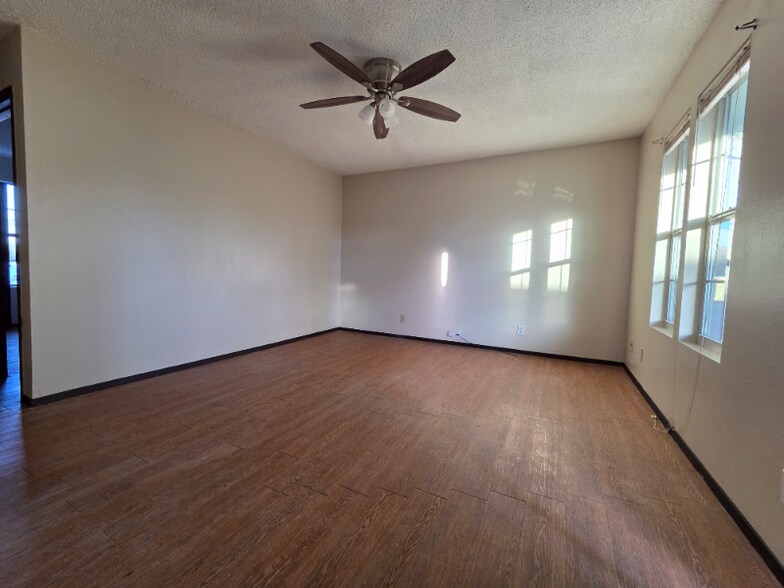 Building Photo - 623 N Converse St