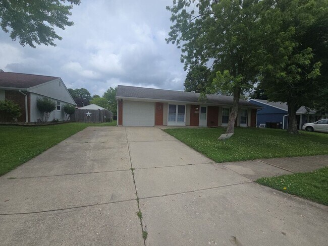 Building Photo - Welcome to this three-bedroom, one-bath home in New Carlisle, OH
