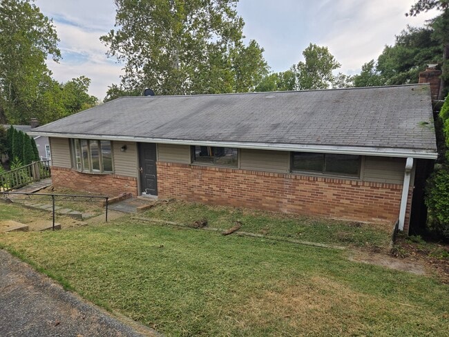 Building Photo - 158 Witmer Road