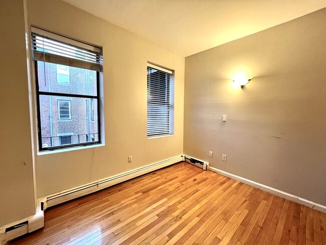 Building Photo - 390 Riverway