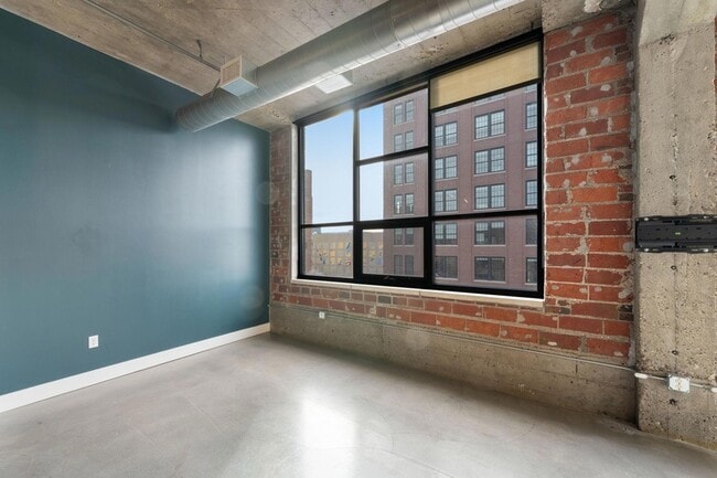 Building Photo - 718 N Washington Ave