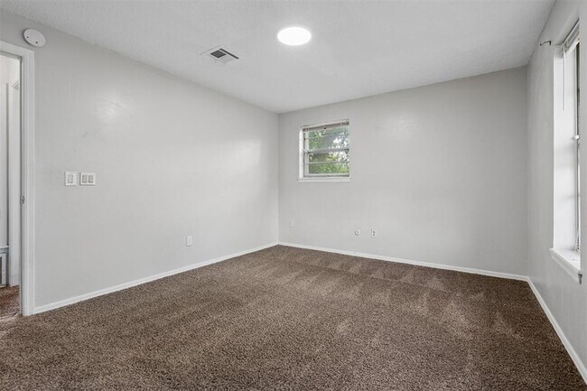 Building Photo - 3005 SE 51st St