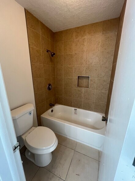 Building Photo - 2846 Bradley Ct