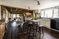 Building Photo - 740 Little City Rd