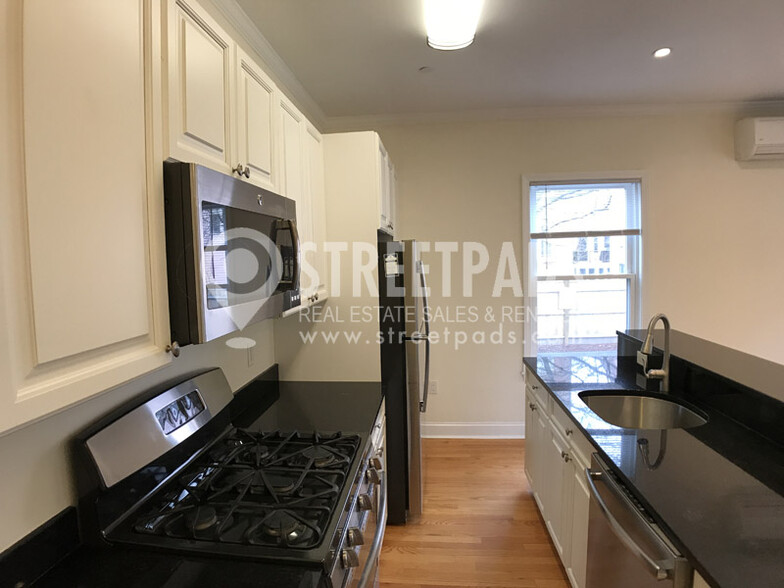 Primary Photo - 1 Langdon Sq