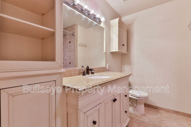 Building Photo - 2334 W Calle Iglesia Ave