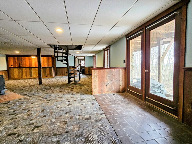 Building Photo - 135 Fraelich Rd