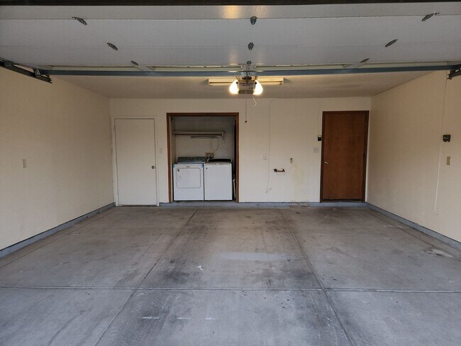 Building Photo - 3 bedroom - 2 bath home for Rent