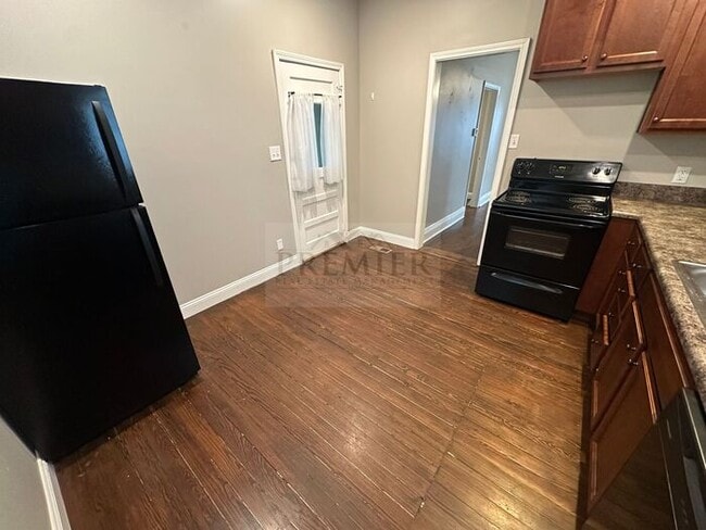 Building Photo - 4534 Mercier St