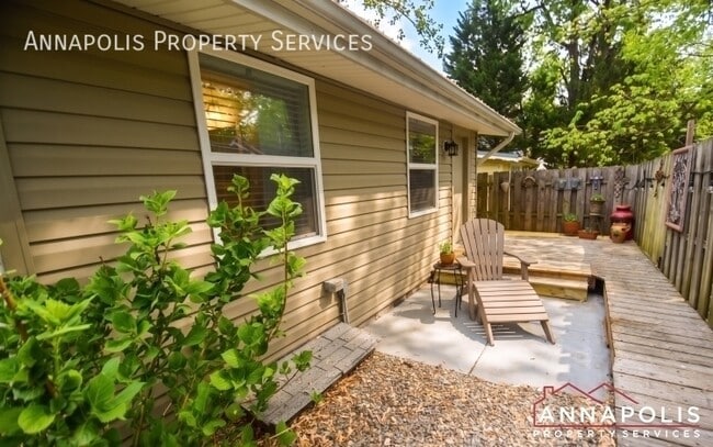 Building Photo - 16 Elm Rd