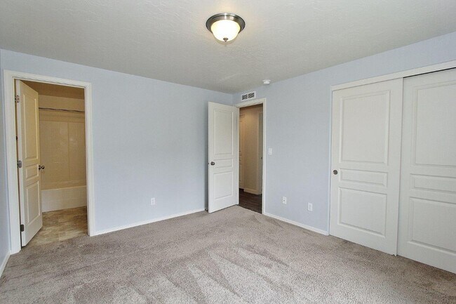 Building Photo - Clean Single-Level Home in Quiet Neighborhood