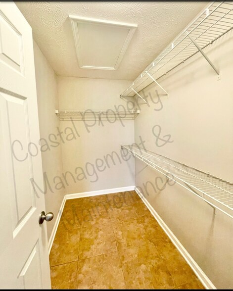Building Photo - 1060 Lizzie Ln