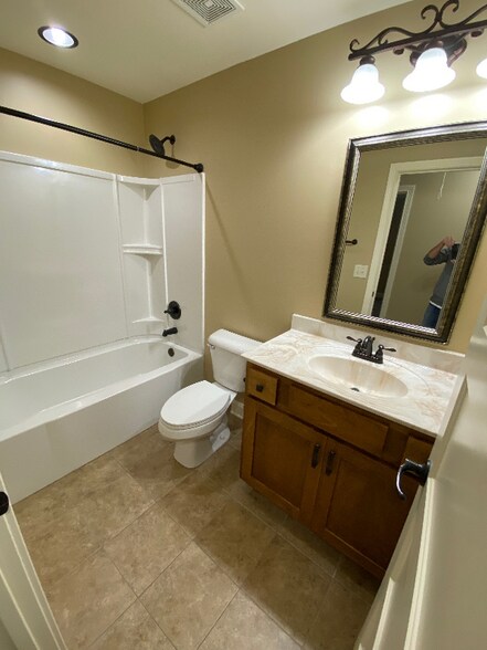 Building Photo - 660 Richards Dr