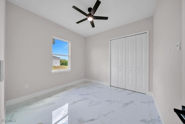 Building Photo - 732 Jack Ave S