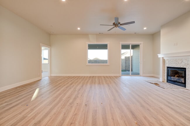 Building Photo - 2593 Sunray Ave