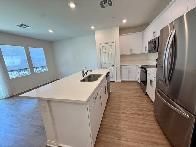 Building Photo - Luxury Townhome 3 level 2 car garage  modern kitchen must see charmer $3350