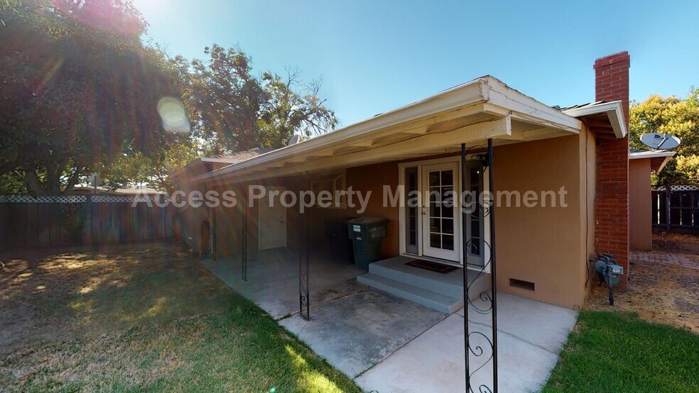 Building Photo - 1002 Phelps Ave