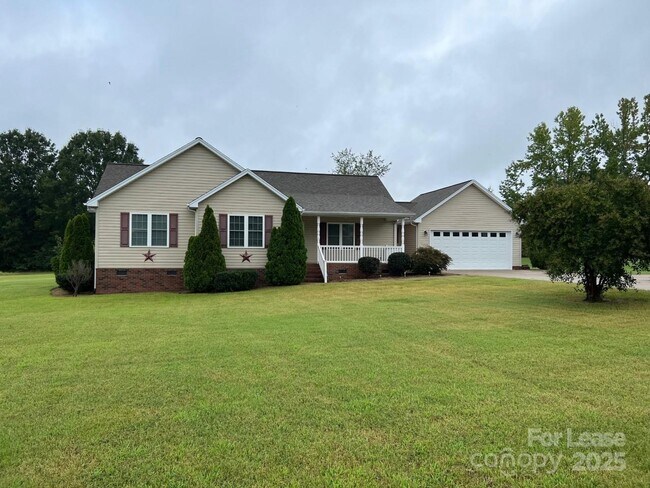 Building Photo - 823 Mazeppa Rd