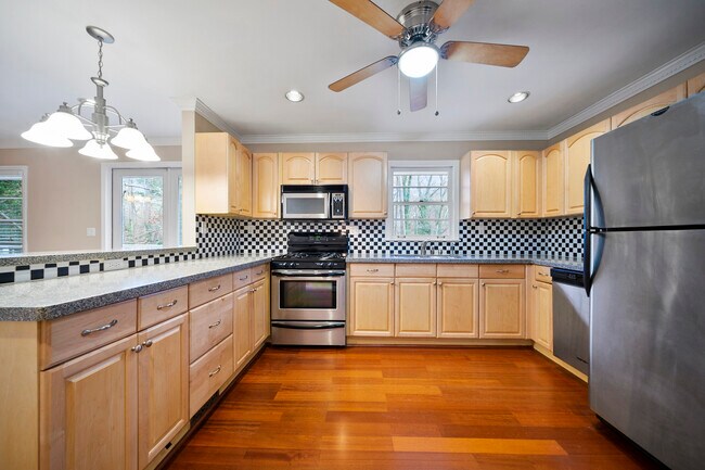 Building Photo - 253 Valley Ridge Dr