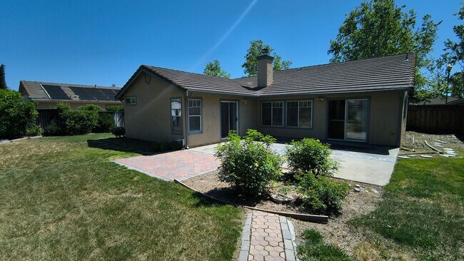 Building Photo - Brand New Flooring and FRESH Paint - SPACIOUS 3 BEDROOM HOUSE IN LIVERMORE!!!