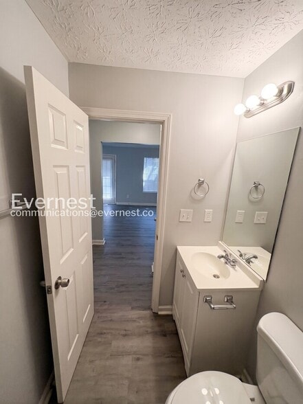 Building Photo - 1408 Creek View Dr