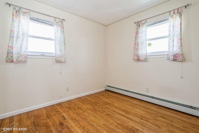 Building Photo - 126 Linden Ln
