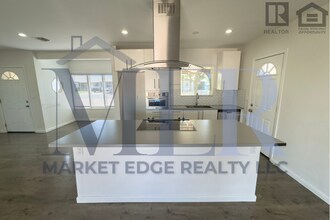 Building Photo - 4Bed/2Bath House at Alma School Rd/Ray Rd! Ready for Immediate Move-In! -- FENCED-IN YARD! NO HOA!