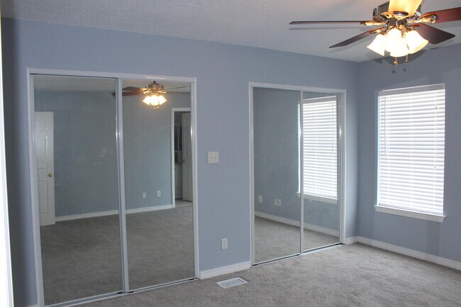 Building Photo - 1077 Woodlore Cir