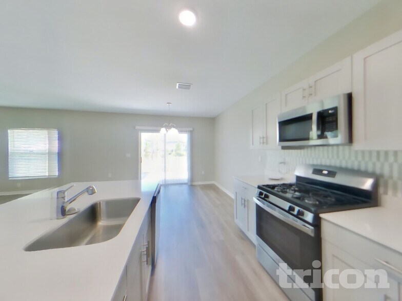 Building Photo - 5475 Summer Sunset Dr