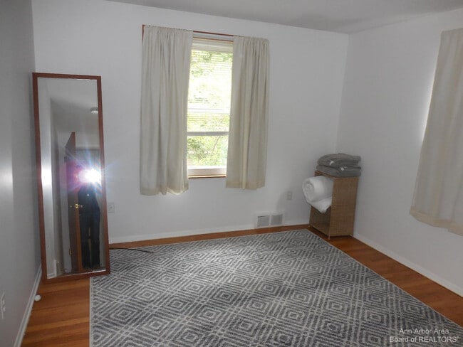Building Photo - 3253 Lockridge Dr