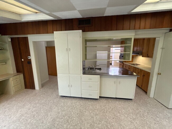 Building Photo - 1947 Marion St SE