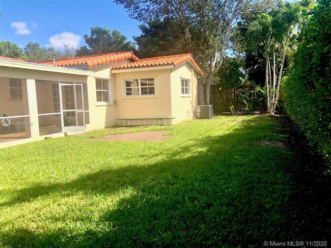 Building Photo - 5760 SW 51st St