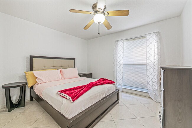 Building Photo - 1242 Wyndcliff Dr