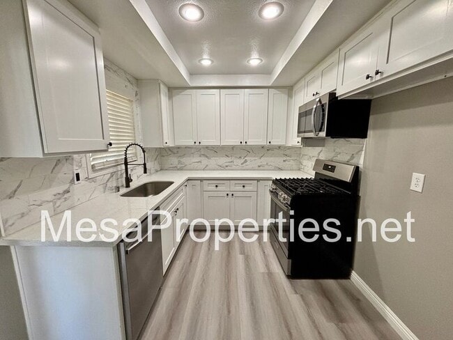 Building Photo - 1749 E Fairfield Ct