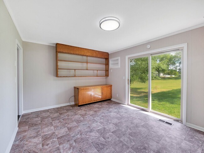 Building Photo - 450 Bouton Dr