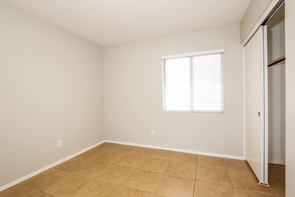Building Photo - 12654 W Paradise Dr