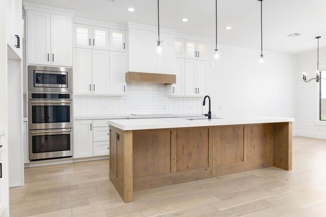 Building Photo - Beautiful 5 Bed 3.5 bath near Sunrise Valley Park In Washington.